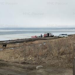 Спасатели сняли 20 человек с оторвавшейся льдины на озере Изменчивом. Фото пресс-центра ГУ МЧС России по Сахалинской области